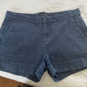 Banana Republic Deep Blue Denim Hampton Fit Short  SZ 8 - great condition!
